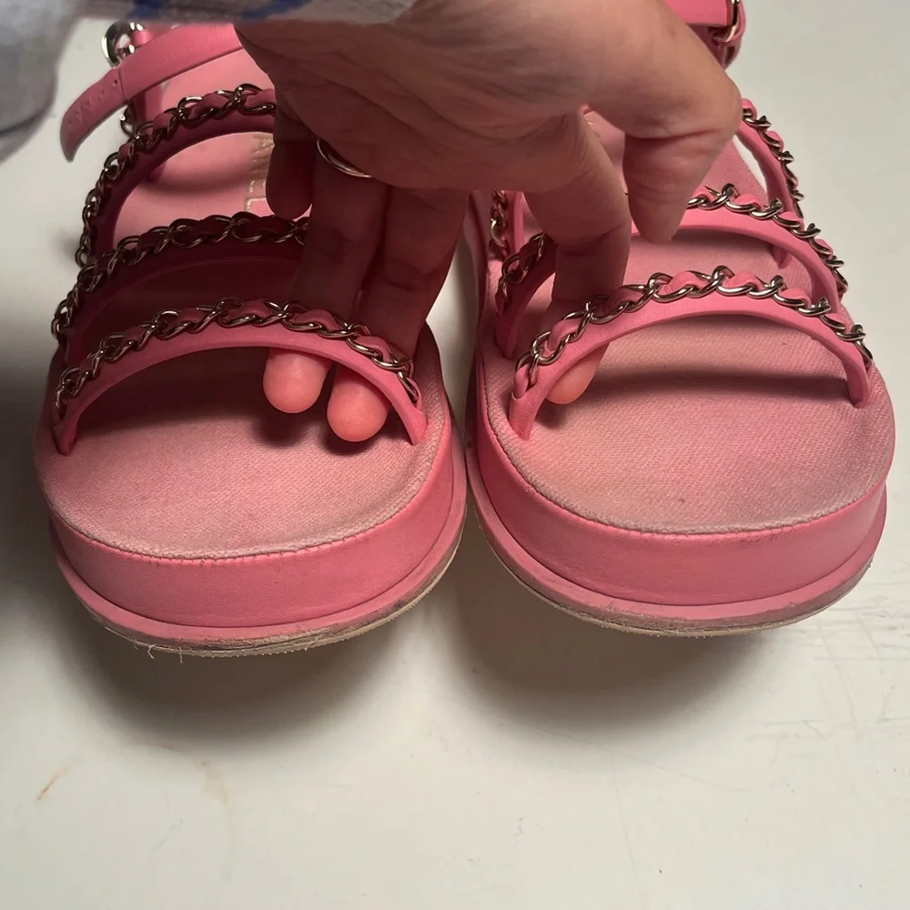 CHANEL Vibrant Pink Leather Sandals - Picture 2 of 8